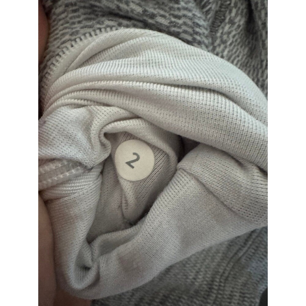 Lululemon Runderful 1/2 zip pullover - size 2 - Picture 6 of 6